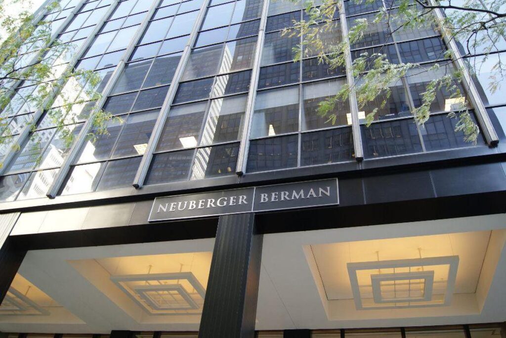 Neuberger Berman, 164 Milyon Dolarlık Emtia Fonunun %5’ini Bitcoin’e (BTC) Yatırabilir