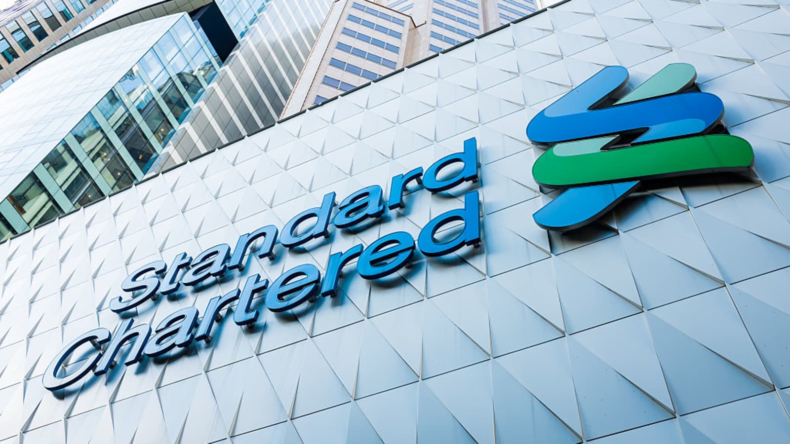 İngiliz Bankacılık Devi Standard Chartered, Bitcoin (BTC) ve Ethereum (ETH) Fiyat Hedeflerini Açıkladı