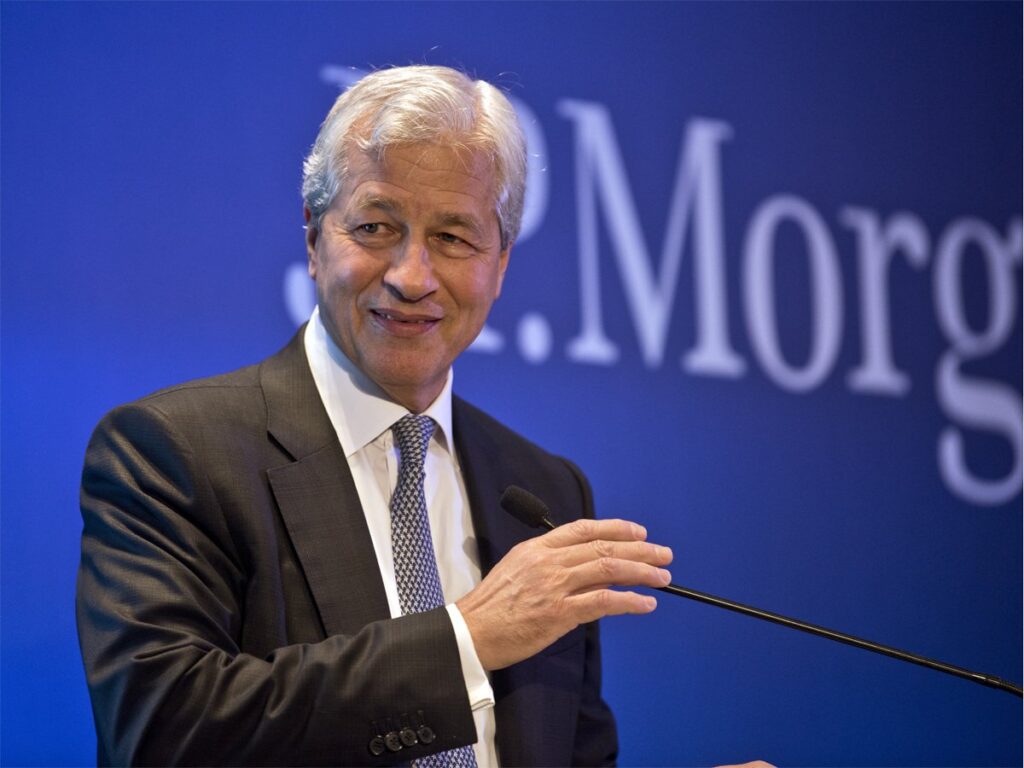 JPMorgan CEO’su Jamie Dimon: Hükümetler Hemen Hemen Her Şeyi Regüle Eder, Bitcoin’i de Regüle Edecekler