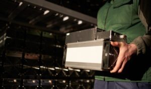 Madencilik devi Bitmain, üretimlerini Çin dışına çıkarıyor