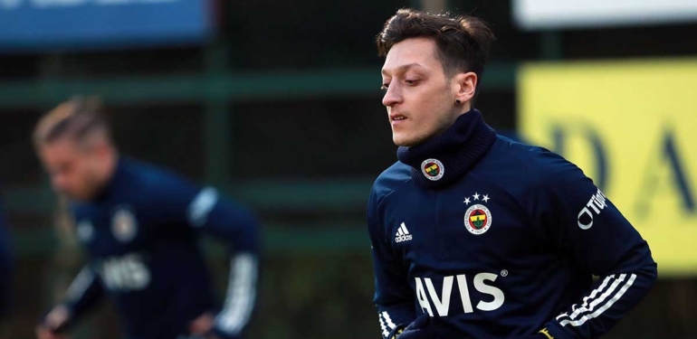 fenerbahceli-futbolcu-mesut-ozil-takipcilerine-sordu-bitcoin-mi-ethereum-mu - Crypto Turkey Fenerbahçeli Futbolcu Mesut Özil Takipçilerine Sordu: Bitcoin mi, Ethereum mu?