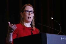 Hester Peirce, Kripto Yatırımcılarını Uyardı