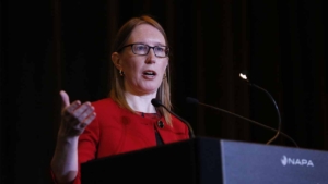Hester Peirce, Kripto Yatırımcılarını Uyardı