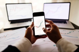 Tahtadan Fırlayanlar: Bitcoin Kaybederken Bu 10 Altcoin Kazanıyor!