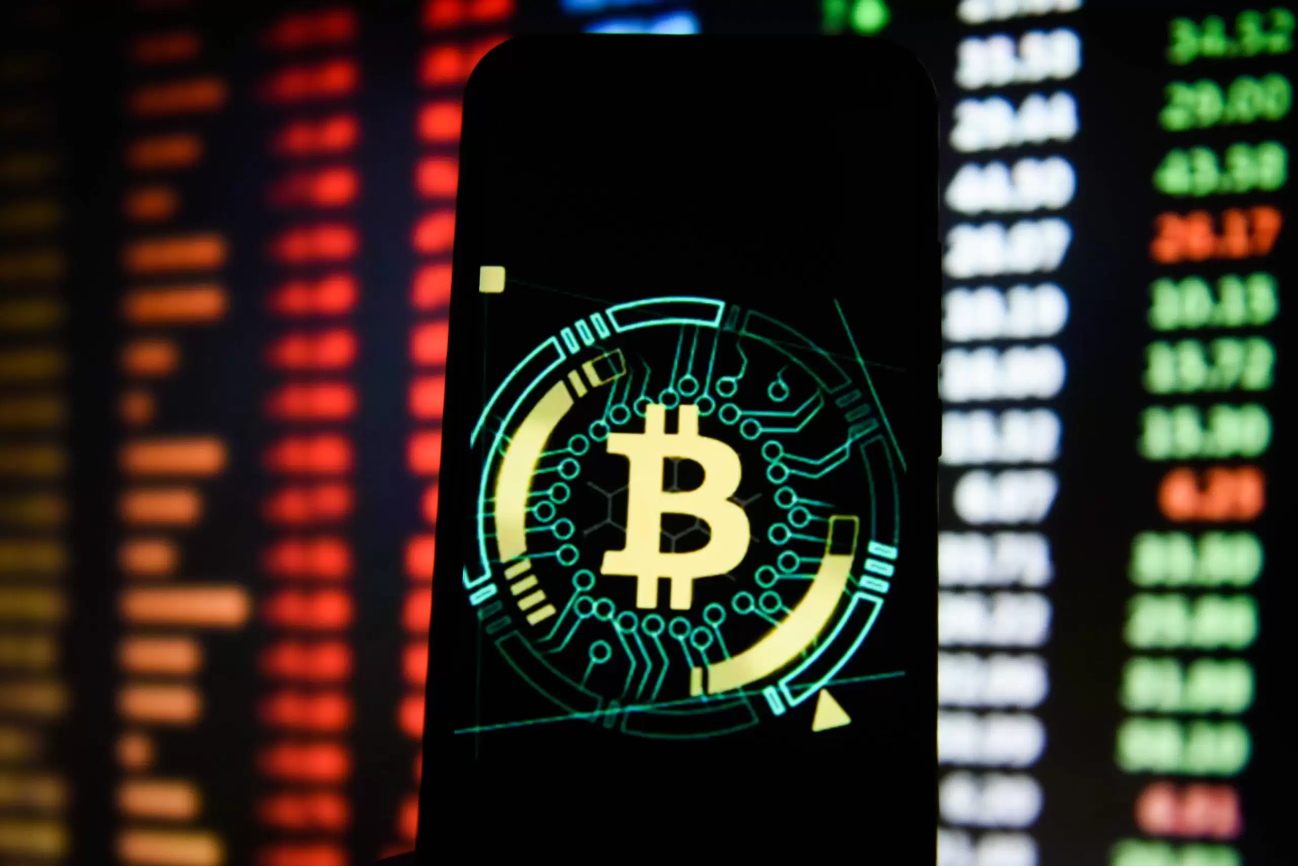 Bitcoin (BTC) Liderliğini Yitirdi: Bu İki Hisseye Yatırım, BTC’nin Kazancını Katladı