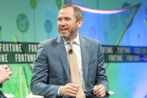 Ripple CEO’su, SEC Eski Başkanını Hedef Aldı