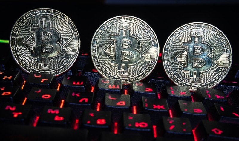 Bitcoin, ABD endekslerindeki geri çekilme ile sert düştü