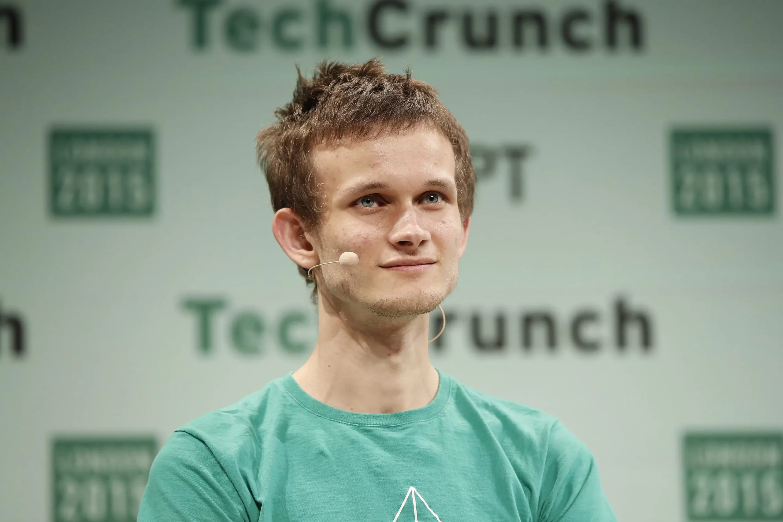 Ethereum Mucidi Vitalik Buterin Şaşırttı: Bu 2 Altcoin’e İşaret Etti!