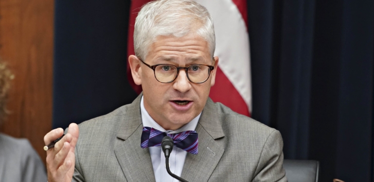 Kongre Üyesi Patrick McHenry, Düzenleyicilere Tepki Gösterdi