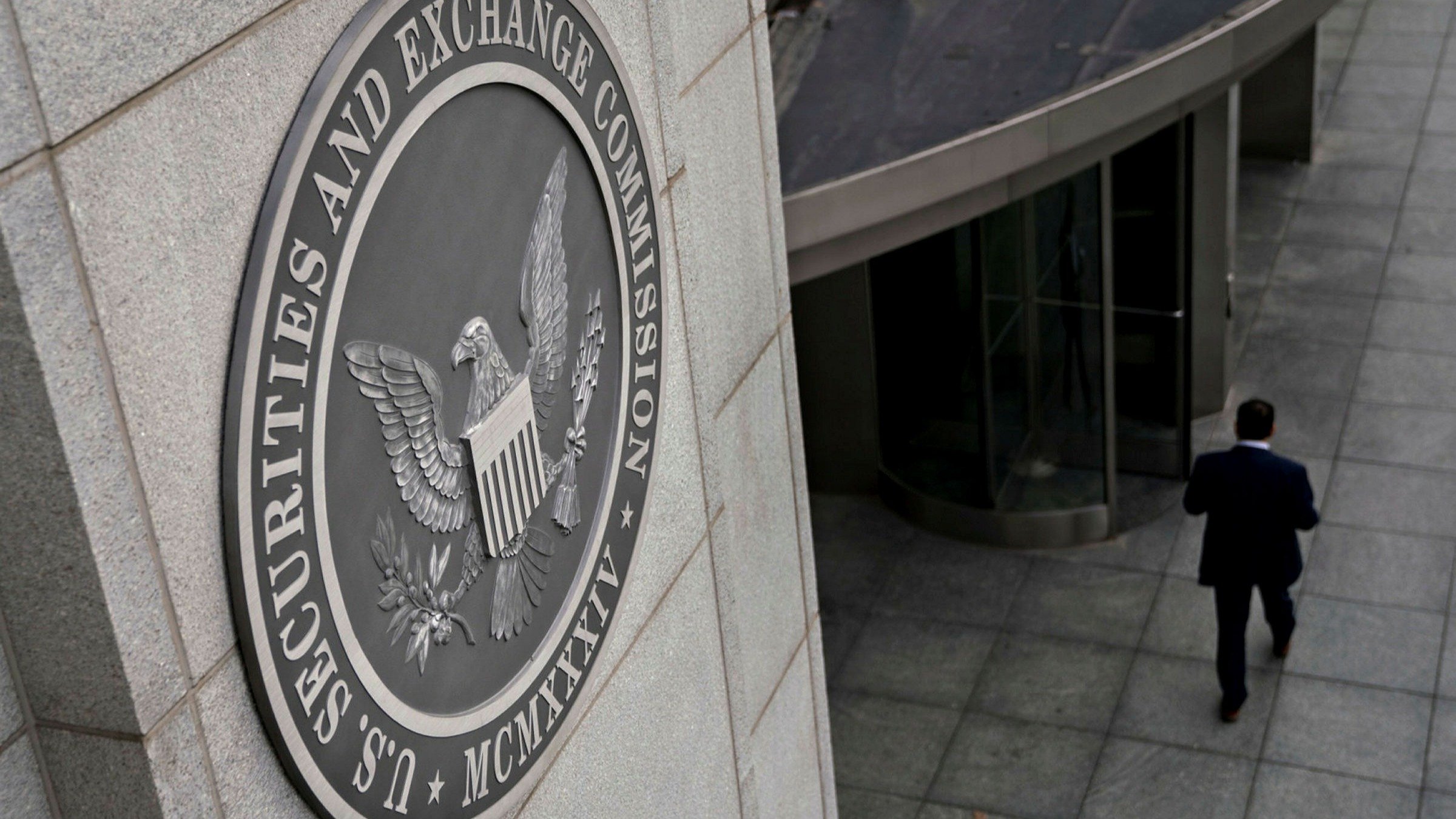 SEC, İki Bitcoin ETF’ine İlişkin Kararı Erteledi