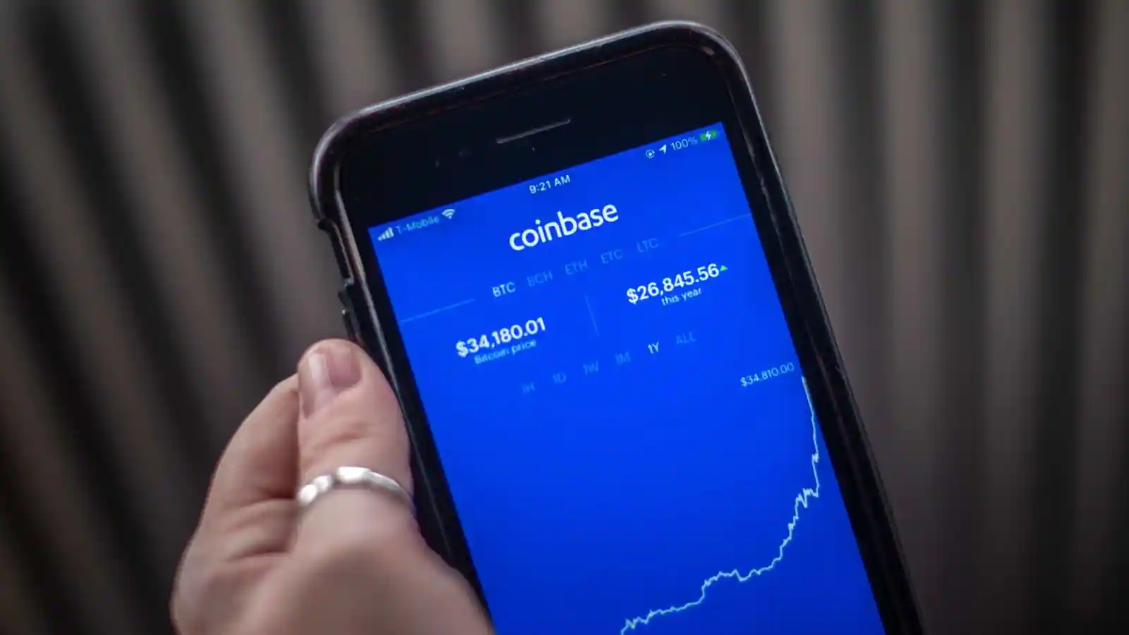 Coinbase 2 Altcoin Listeliyor: Fiyatları Haberle Uçtu!