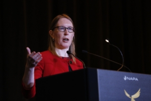 Hester Peirce, SEC’in Yeni Planının DeFi’ı Tehdit Ettiğini Düşünüyor