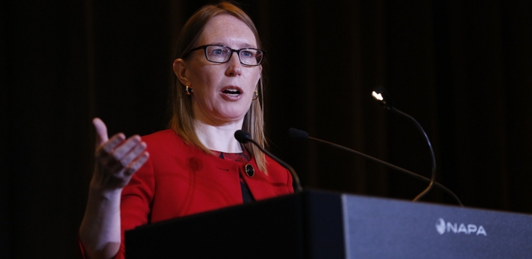 Hester Peirce, SEC’in Yeni Planının DeFi’ı Tehdit Ettiğini Düşünüyor