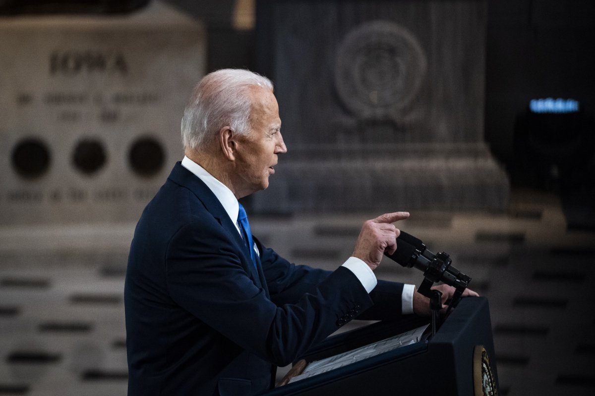 Joe Biden, Rusya’ya Ekonomik Yaptırımlar Uygulayacaklarını Açıkladı