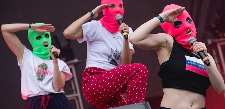 rus-muzik-grubu-pussy-riot-ukrayna-ya-yardim-etmek-icin-ukrayna-dao-baslatti - Crypto Turkey Rus Müzik Grubu Pussy Riot, Ukrayna’ya Yardım Etmek İçin ‘Ukrayna DAO’ Başlattı