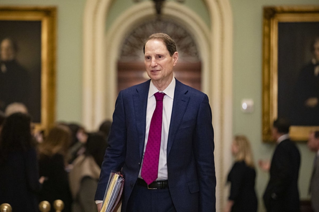 Senatör Wyden, Kongre’yi Katı Kripto Düzenlemelerine Karşı Uyardı