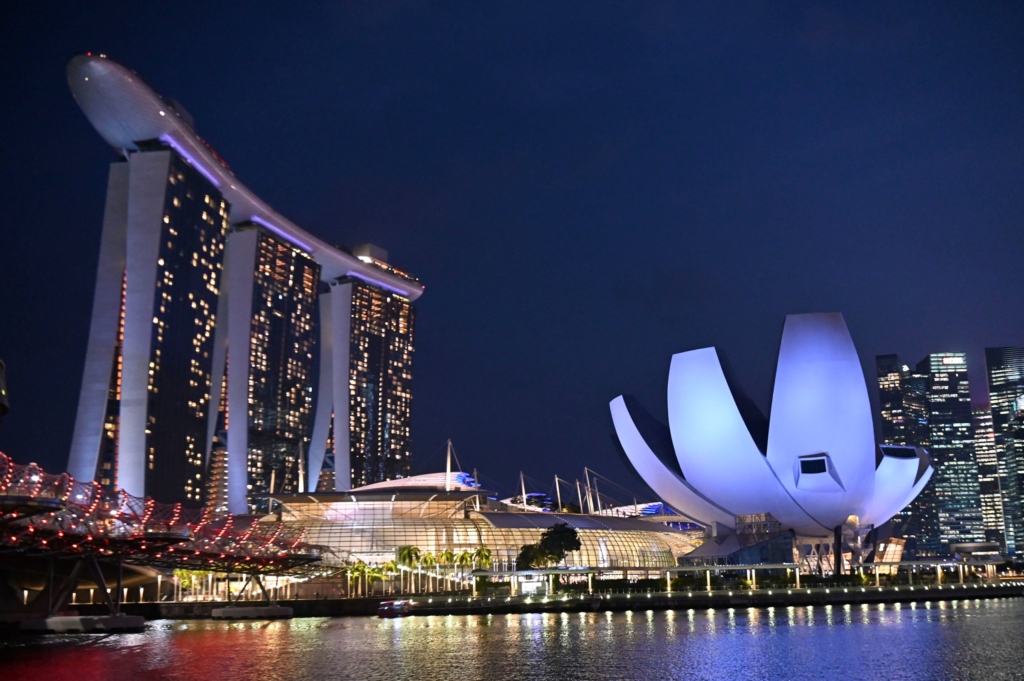 Singapur, Denizaşırı Kripto Şirketlerinin Lisanslı Olmasını Gerektiren Bir Yasa Çıkardı