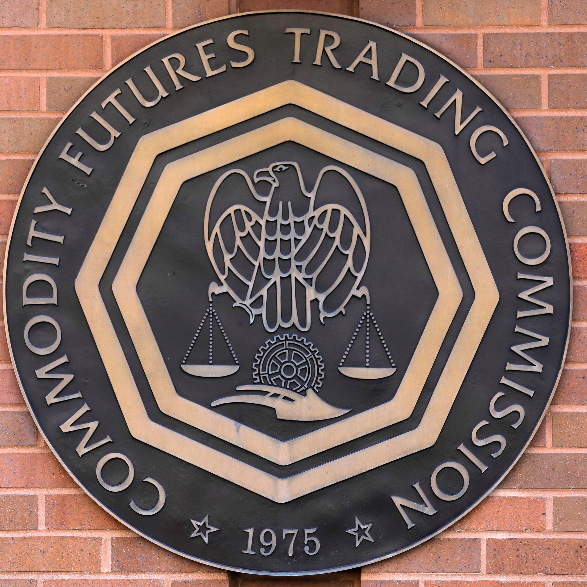 CFTC Üyesinden Yatırımcılara Uyarı: Kripto Para Birimlerini “Piyango Bileti” Olarak Nitelendirdi!