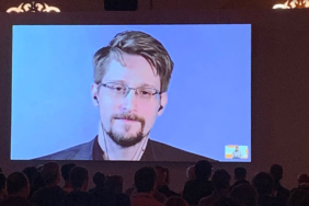 Edward Snowden’dan düşüş yorumu: Her şey yandığında ağaçlar yeniden çıkar