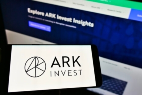 SEC, Ark Invest’in spot Bitcoin ETF kararını erteledi